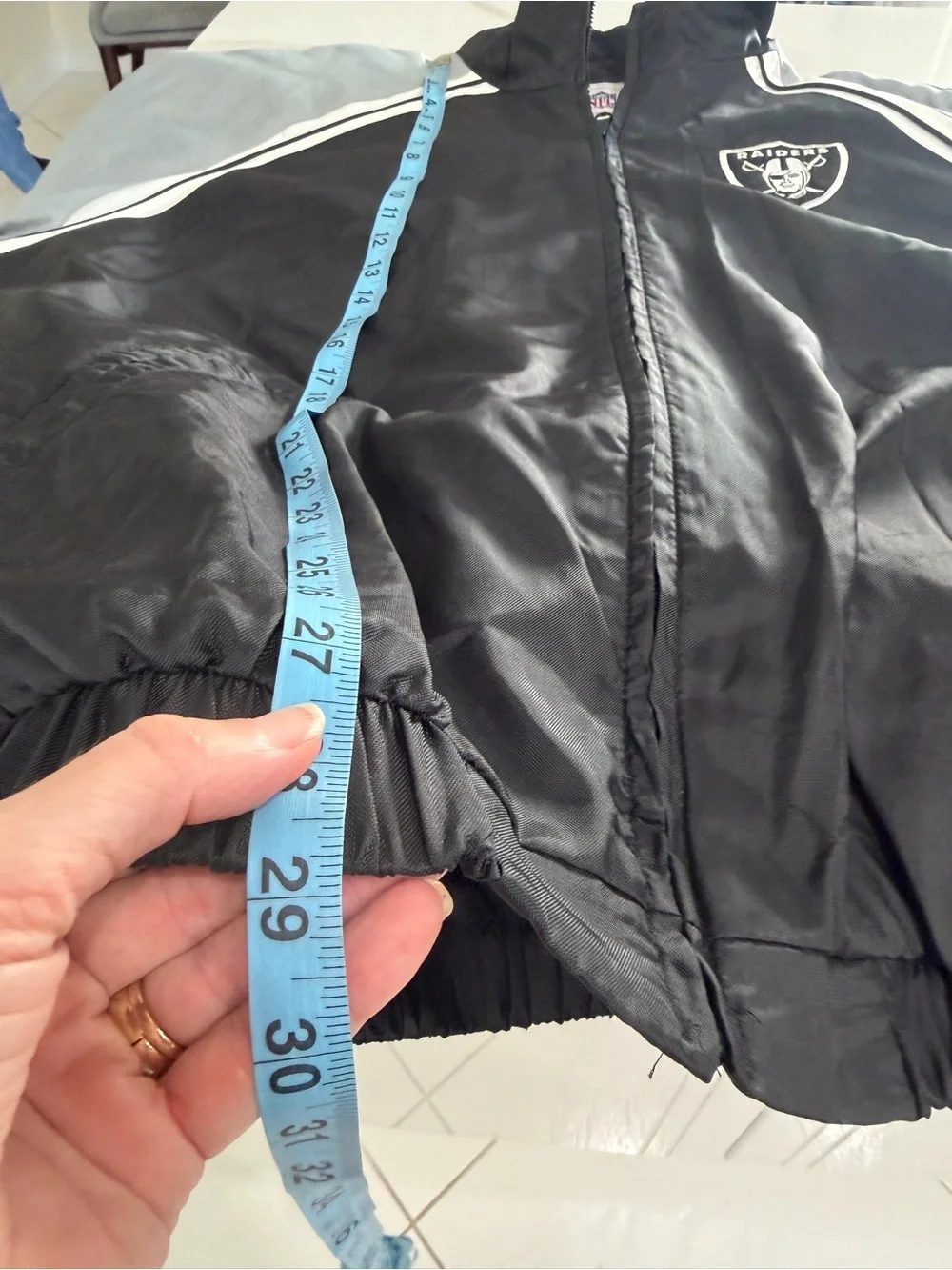 Vintage Oakland Raiders jacket nylon Raiders NFL, Men’s size Large Lightweight